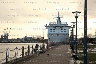 Gdansk Nowy Port. Prom Scandinavia plywajacy na trasie...