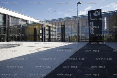 Kampus Uniwersytetu Gdanskiego w Oliwie. Nz budynek...