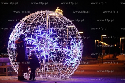 Pruszcz Gdanski. Iluminacje swiateczne na deptaku.
16.12.2014
fot....
