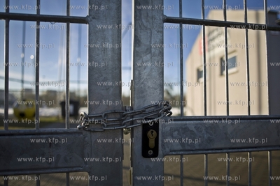 Rozbiórka sportowej hali namiotowej na stadionie przy...