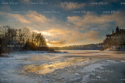 Jezioro Otomińskie zimą. 26.12.2021 fot. Paweł Marcinko...