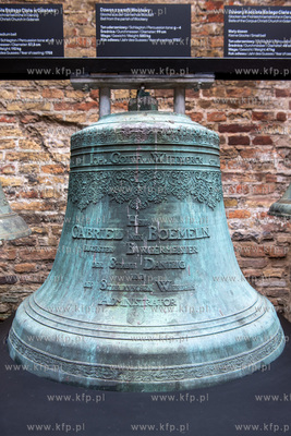 Zespół Przedbramia. Po 83 latach trzy dzwony kościelne,...