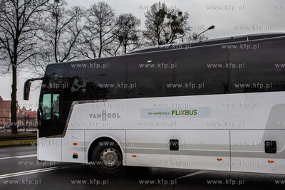 Gdańsk, Dworzec PKS. Nz. Autobus sieci Flixbus. 28.11.2019...