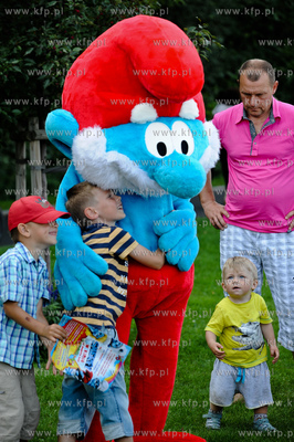 Gdynia. Bulwar nadmorski. Akcja promocyjna filmu Smerfy,...