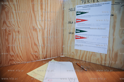 Gdansk. Obwodowa Komisja Wyborcza nr 80 w Gimnazjum...