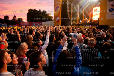 Gdansk. Otwarta dla publicznosci Strefa Kibica na Placu...