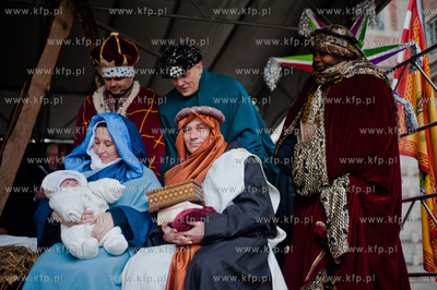 Gdansk. Orszak Trzech Kroli na ulicach Glownego Miasta....