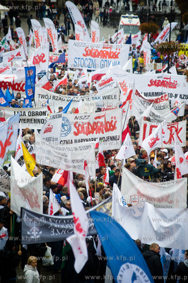 Gdansk. Dlugi Targ. Manifestacja niezadowolonia, zorganizowana...