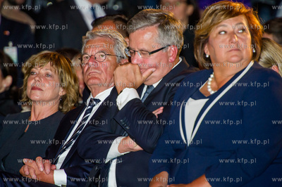 Gdansk. Byly zbiornik gazowy na terenie Polskiej Spolki...