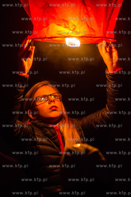 Sopocka plaza. Wypuszczenie lampionow z zyczeniami...