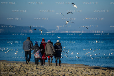 Gdansk. Mrozne, sloneczne, sobotnie popoludnie na plazy...