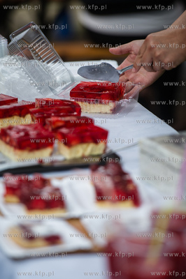 Gdansk. Plac przed siedziba Polskiego Zwiazku Wedkarskiego...