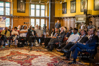 Ratusz Staromiejski w Gdansku. Uroczystosc wreczenia...