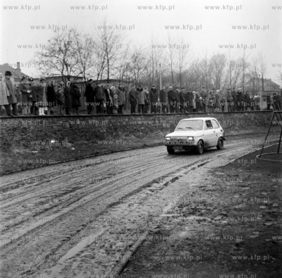 Prezentacja dwoch samochodow najnowszej marki fiat...