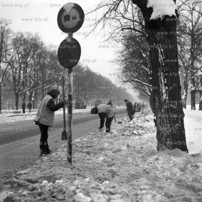 Odsniezanie alei Zwyciestwa w Gdansku Wrzeszczu.
06.01.1968
0001272z_styczen1968
Fot....