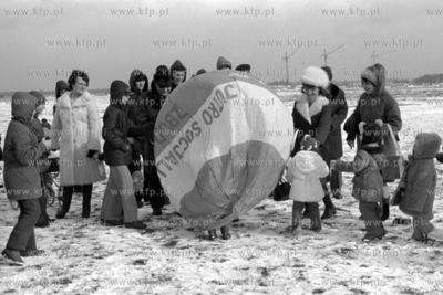 IV zimowe zawody modeli balonów na terenie byłego...