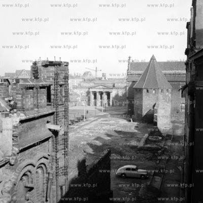 Widok na Targ Węglowy ze szczytu kamienicy u zbiegu...