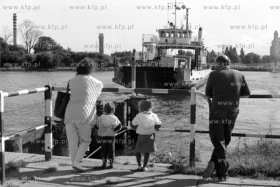 Prom Żeglugi Gdańskiej Wisłoujście przyplywa do...