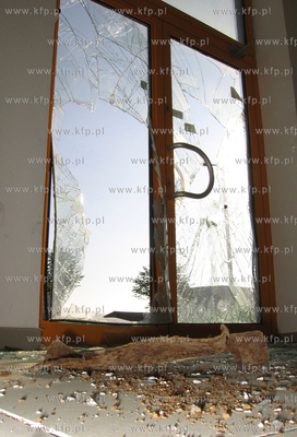 Potluczone zbrojone szyby w budynku przy ul. Lubelskiej...