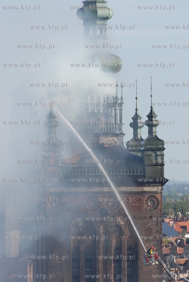 Pozar zabytkowego kosciola sw Katarzyny w Gdansku.
22.05.2006
Fot....