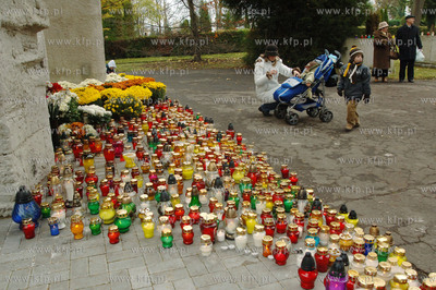 W dniu Wszystkich Swietych Koszalinianie i ich rodziny...