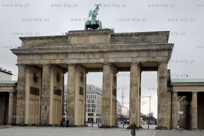 Berlin. Brama Brandenburska (Brandenburger Tor), jeden...