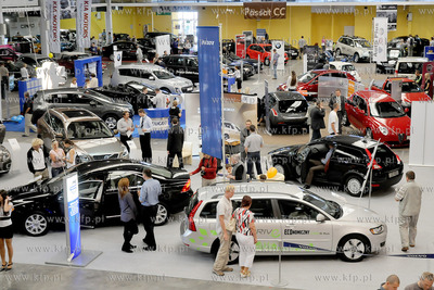 Trojmiejskie Targi Motoryzacyjne w hali wystawienniczej...