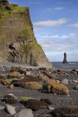 Islandia krajobraz wyspy okolice Dyrholaey czerwic...