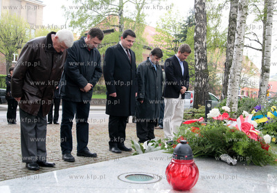 Sopot. Pomnik Zolnierzy Armii Krajowej. Skladanie wiencow...