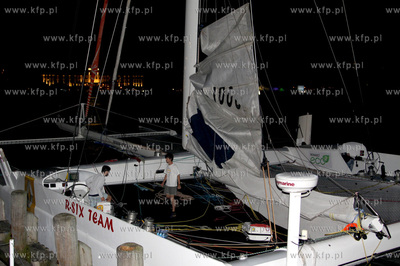 Molo w Sopocie. Prezydent Sopotu Jacek Karnowski wyplywa...