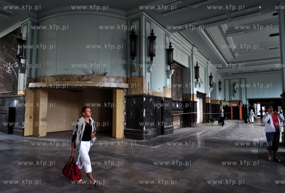 Przygotowywany do remontu Dworzec PKP Gdynia Glowna...