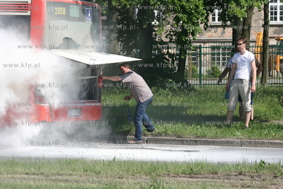 Pozar autobusu ZKM Gdansk na skrzyzowaniu ul.Siennickiej...