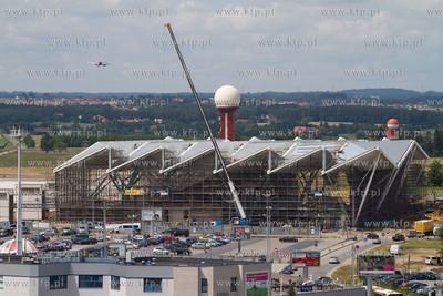 Gdansk, Rebiechowo. Nz. nowo budowany terminal pasazerski...
