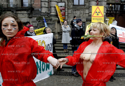 Przed szczecinskim Urzedem Wojewodzkim odbyla się...