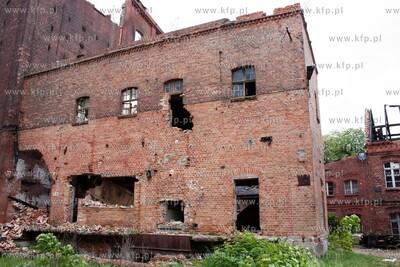Starogard Gdanski. Zgliszcza zabytkowego mlyna po pozarze....