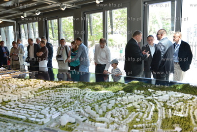 W Śródmieściu Gdyni został otwarty InfoBox, nietypowa...