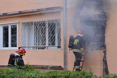Pozar mieszkania polozonego na parterze budynku na...
