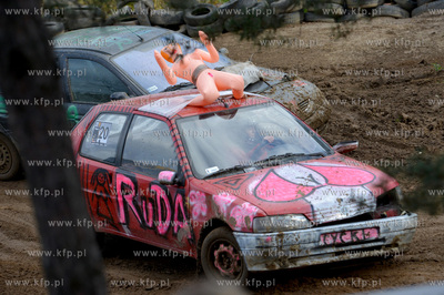 ZYWE TRUPY GRASOWAŁY W KOLIBKACH. Kolejna 14. juz...