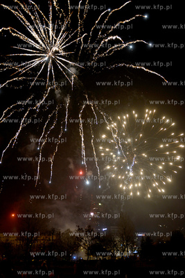 Gdynianie i ich goscie powitali Nowy Rok na Skwerze...