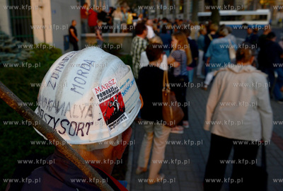 Protest nazywany też łańcuchem świateł przed Sądem...