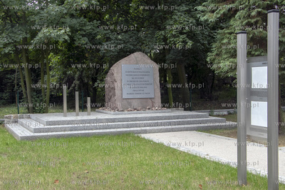 Obelisk ku czci zmarłych i zamordowanych więźniarek...