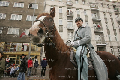 Gdynia. Uroczystosci w zwiazku ze Swietem Niepodleglosci.
Przemarsz...