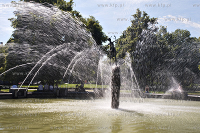 Fontanna na Placu Wybickiego w Gdansku Wrzeszczu.
4.07.2009
fot....
