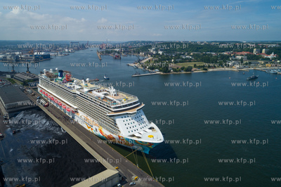 Do Gdyni przypłynął prawdziwy olbrzym, statek pasażerski...