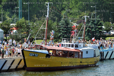 Kuter Gdy-50, obecnie bar rybny zacumowany przy Skwerze...