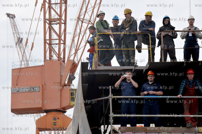 Gdansk. Wodowanie statku Lewek Andes w Remontowej Shipbuilding...