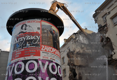 Wyburzanie dawnego Domu Towarowego PDT a obecnie Galerii...