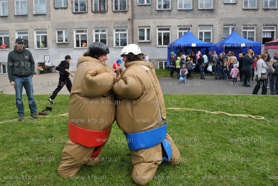 Festyn Osiedlowy w ramach Dni Sasiadow na terenie Gimnazjum...