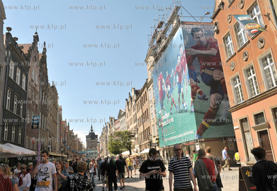 Ulice Dluga i Dlugi Targ w Gdansku dzien przed meczem...