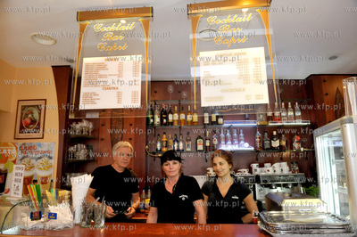 Cactail Bar Capri w Gdansku na ul. Dlugiej Po lewej...